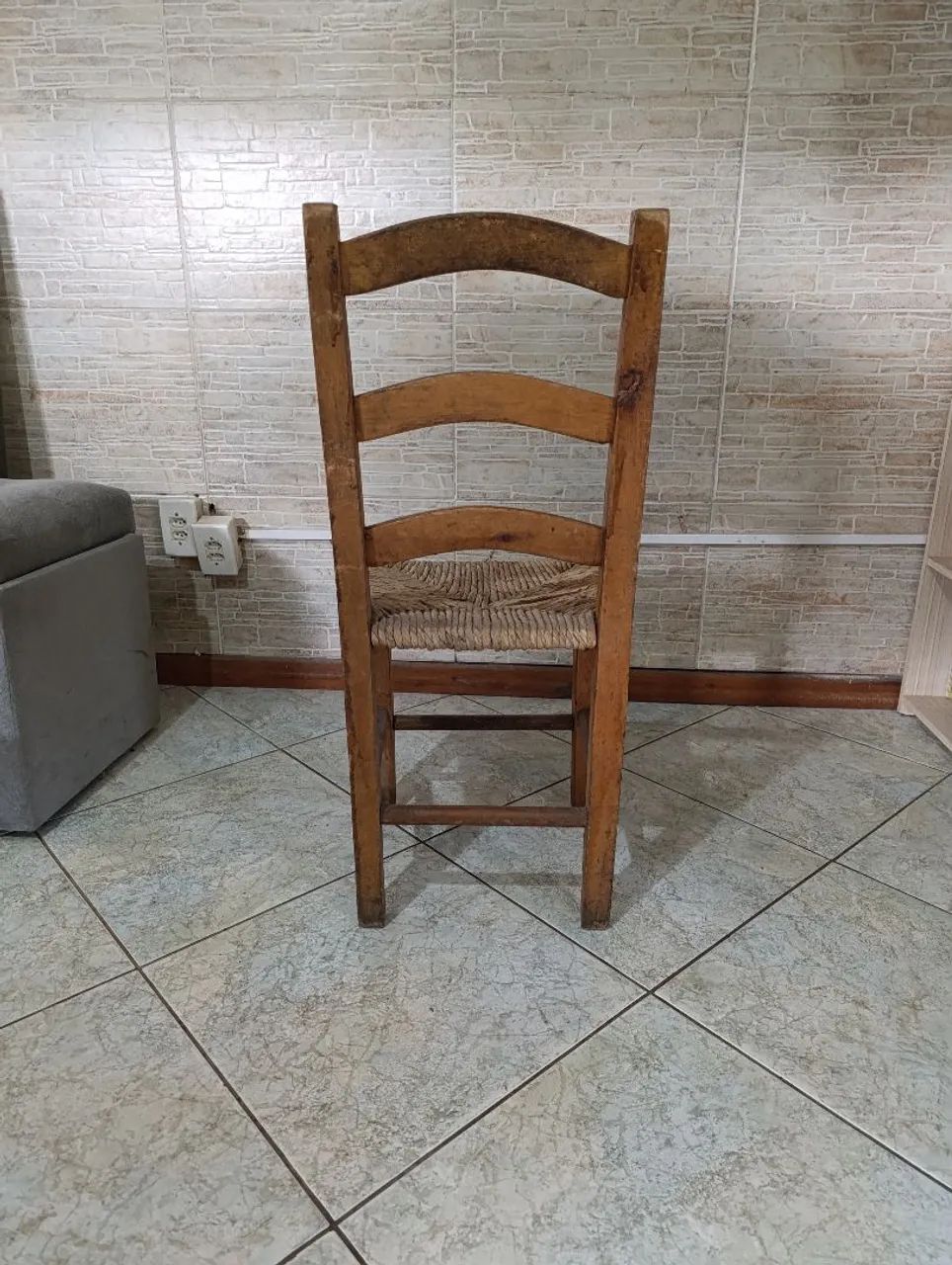 Cadeiras Rústicas de Madeira maciça com Assento em Palha - Lote ou Unidade - Foto 2