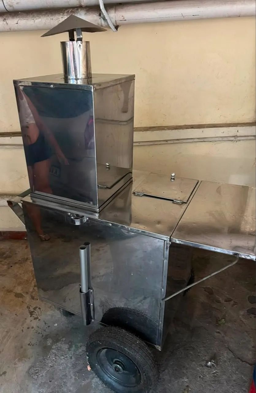 Carrinho de emanada de inox perfeito pra começar a trabalhar.