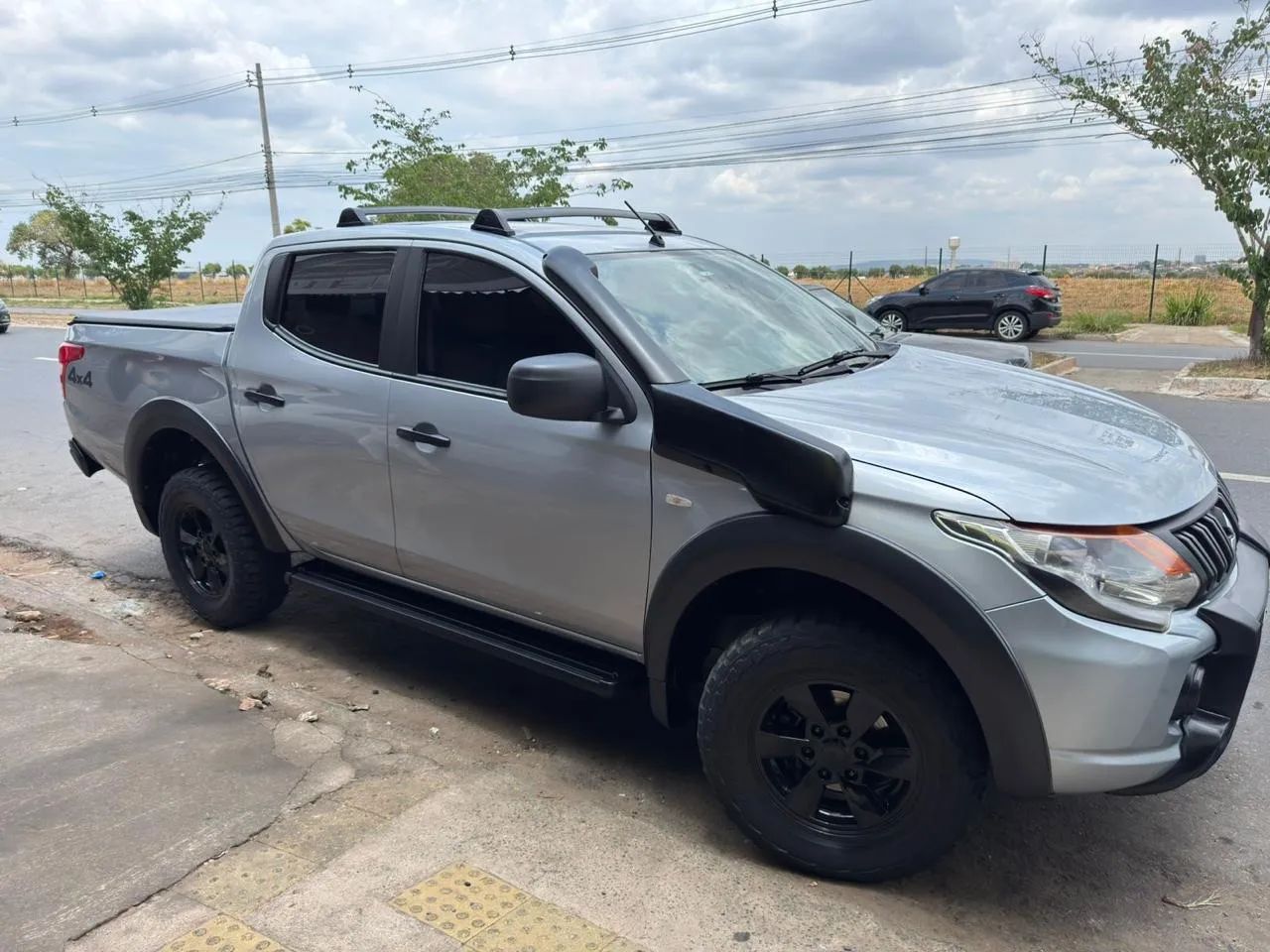 Mitsubishi L200 TRI. OUTD. GLX 2.4 CD 4X4 DIE. MEC. 2023