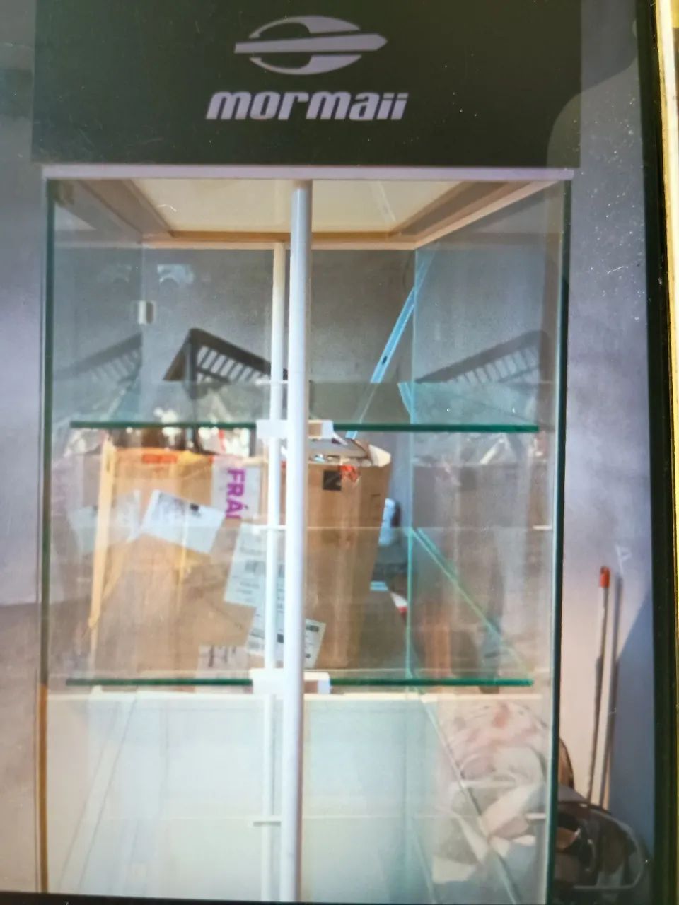 Vitrine expositora vertical vidro em perfeito estado com led funcionando  - Foto 2