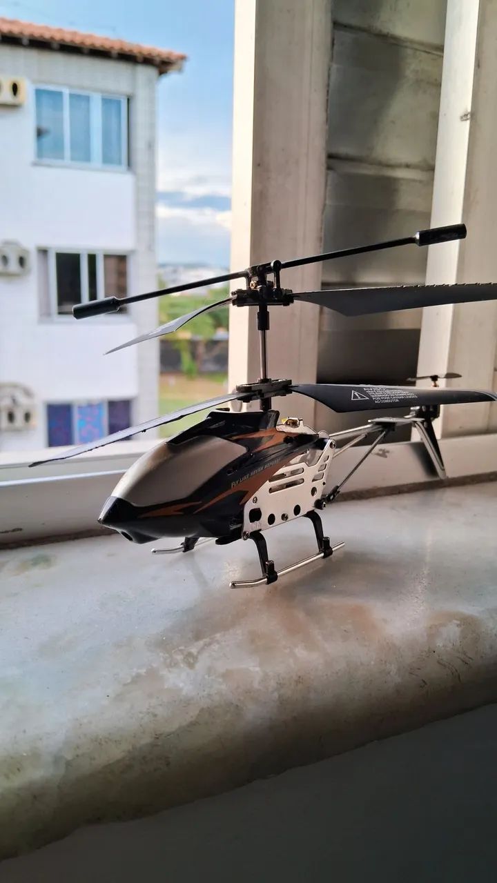 Helicóptero de controle remoto BRINK+