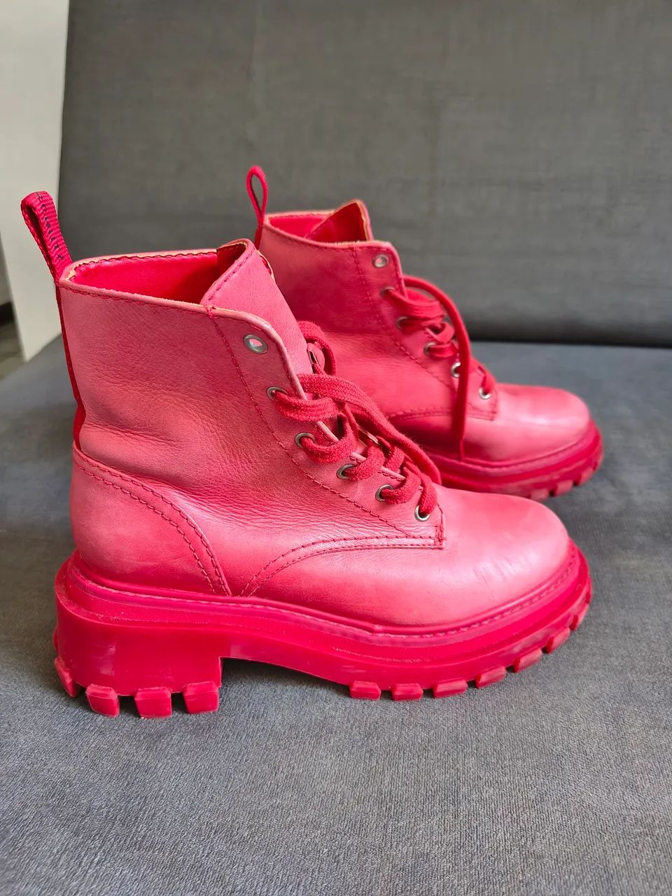 Bota Tratorada coro vermelho SCHUTZ - Foto 5
