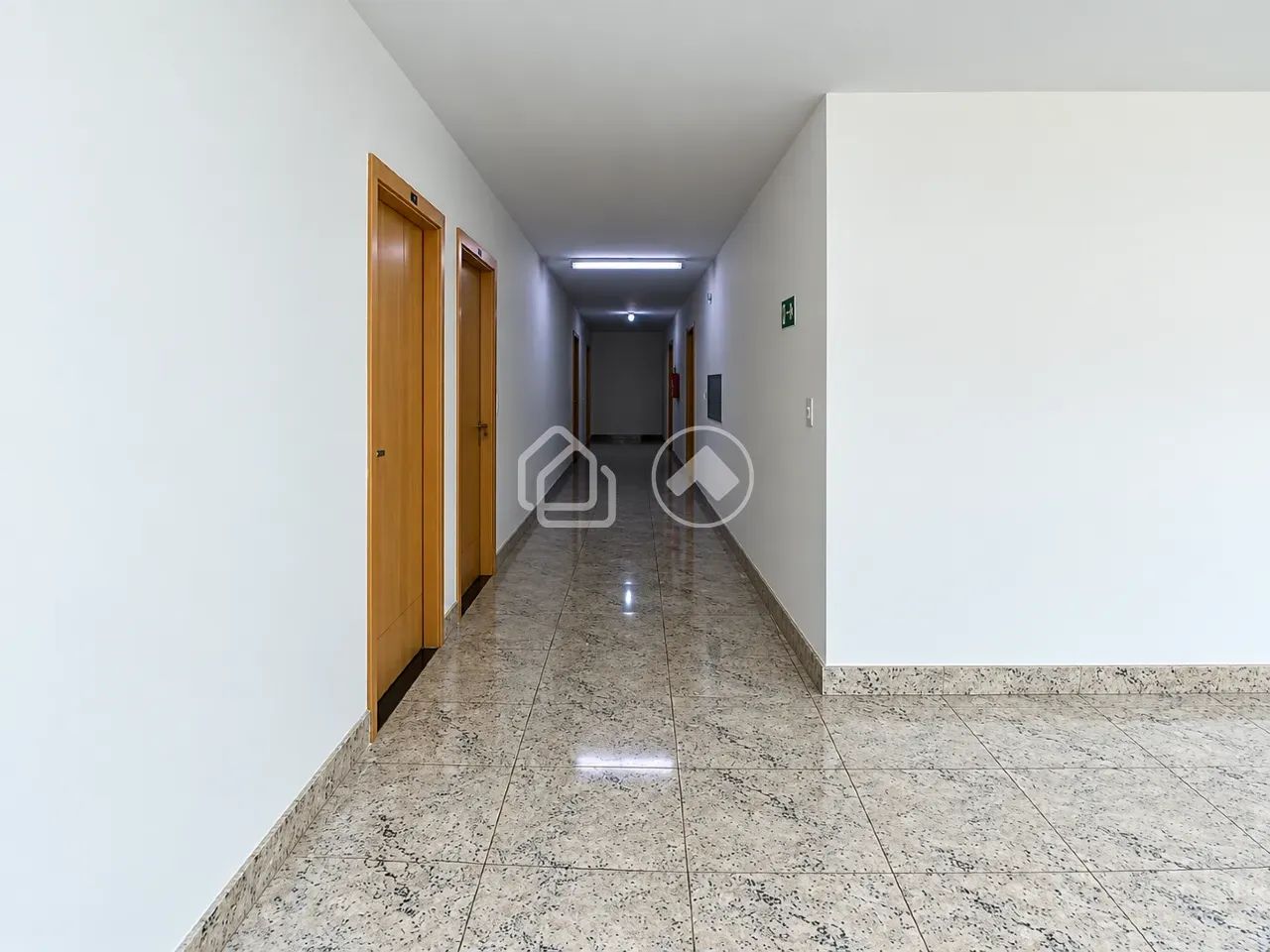 Sala comercial para alugar no Buritis com Copa e Banheiro.