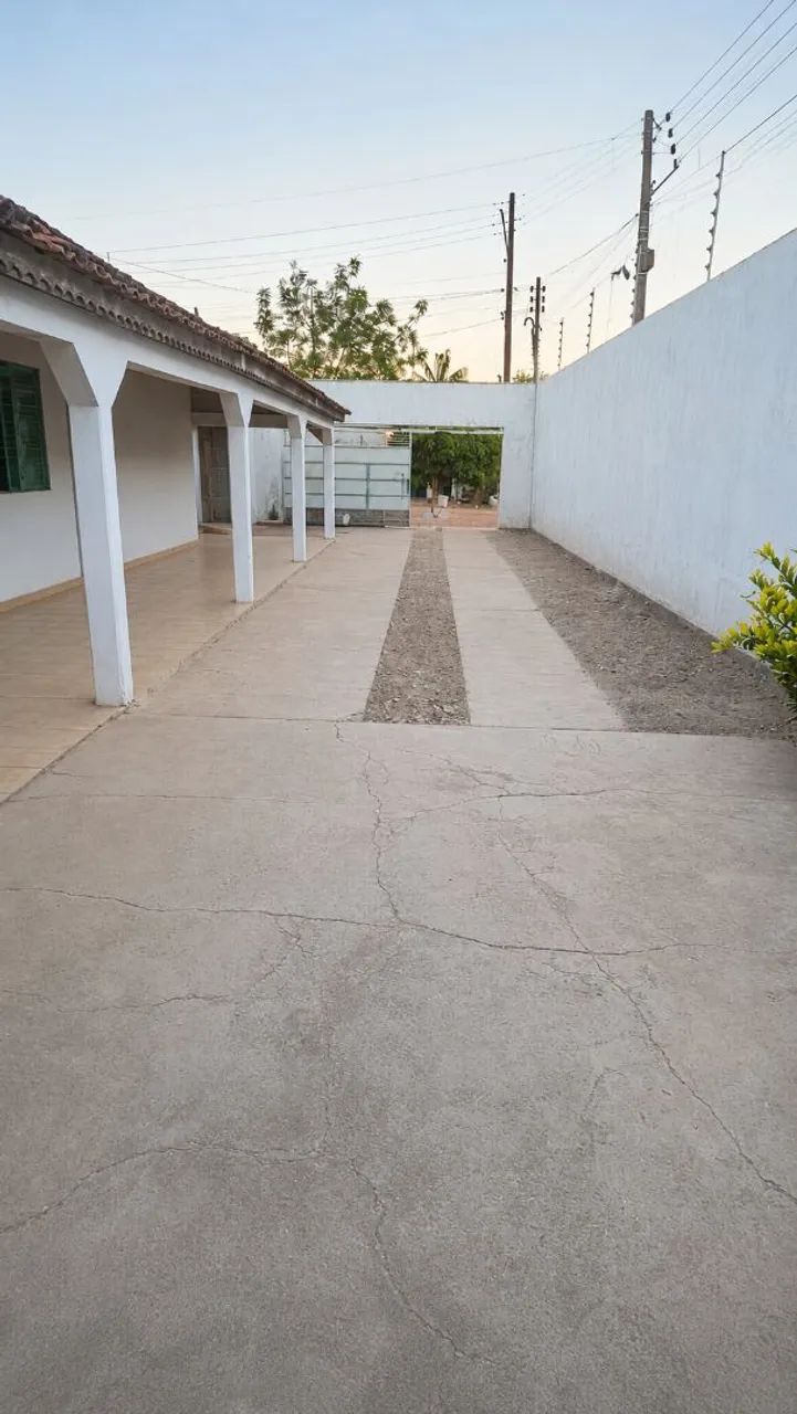 Casa espaçosa e ótima localização  - Foto 2