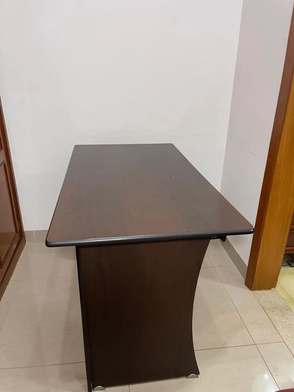 Escrivaninha de madeira com gaveta  - Foto 3