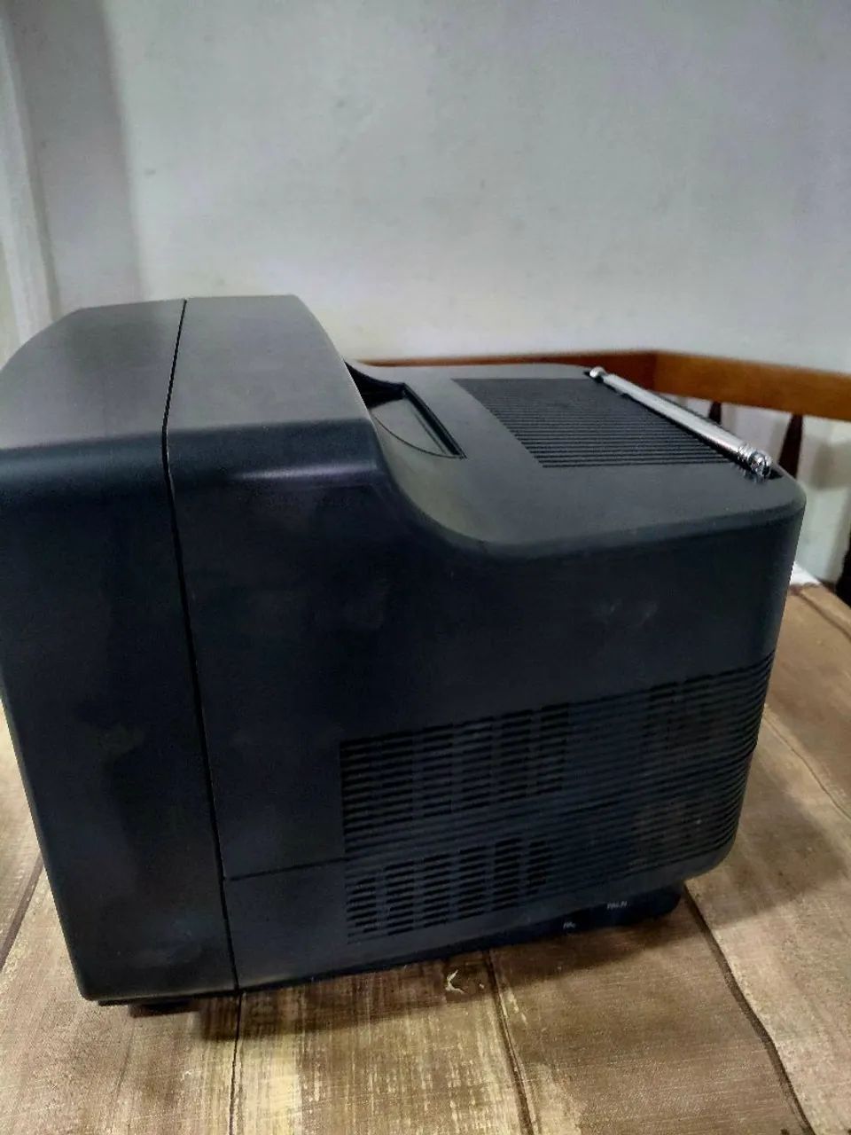Tv Retro CRT Tubo Peconic 10 polegadas funcionando  - Foto 4