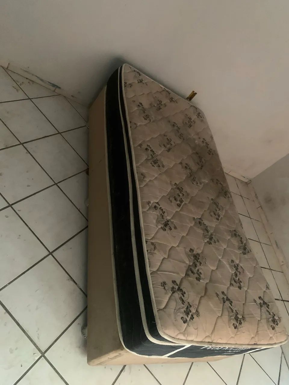Cama box bom estado 