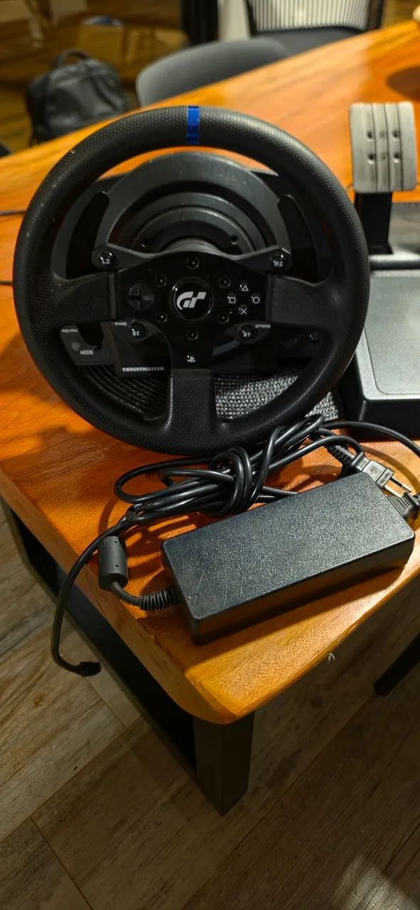 Volante Thrustmaster T300 RS GT + Pedal - Foto 2