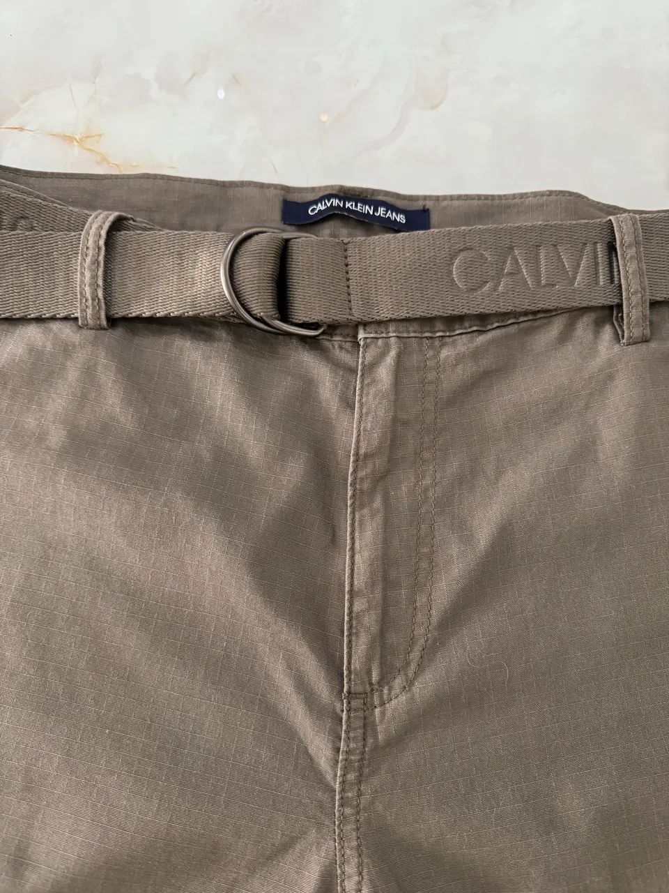 Bermuda Cargo Calvin Klein tamanha 50 - Foto 3