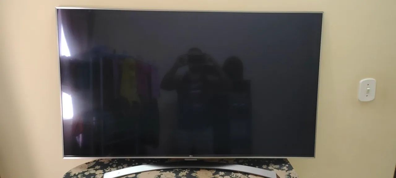 Tv estragada pra tirar peças 