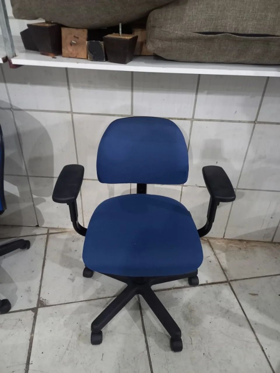 (Cód 078) Cadeira de Escritório em excelente estado