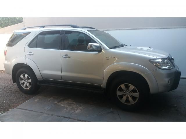 TOYOTA HILUX SW4 SRV D4-D 4X4 3.0 TDI DIES. AUT - Foto 3