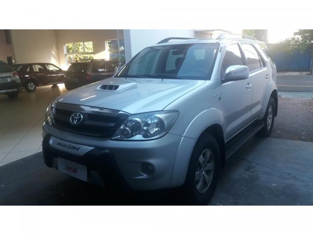 TOYOTA HILUX SW4 SRV D4-D 4X4 3.0 TDI DIES. AUT - Foto 2