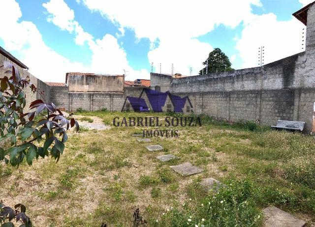 Belíssima Casa Solta com Amplo Terreno (484m² / 3 Quartos / 5 Vagas) na Maraponga - Foto 12