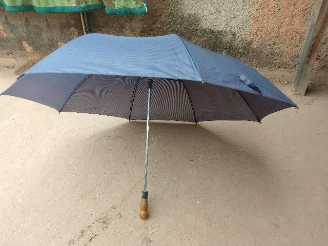 Guarda chuva grande nova 10 reais * - Foto 2