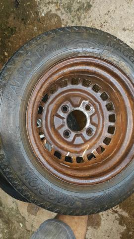 Vendo ou troco roda aro 15 do fusca pneu fino linguiça