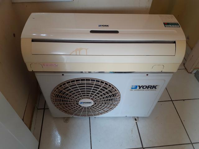 Central de ar 12 mil btus em perfeito estado! gela muito bem 750 reais meu whats