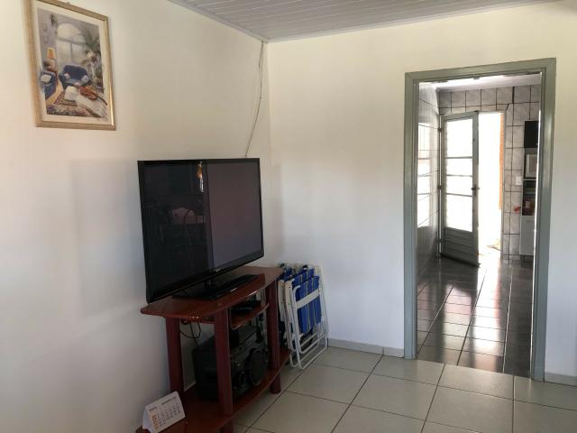 Casa Quitada, Escriturada e Mobliada, com 02 quartos, sendo um suíte e Varandas - Foto 5
