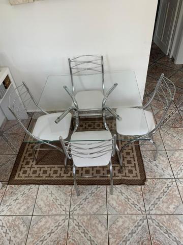 Mesa de Vidro com 4 cadeiras