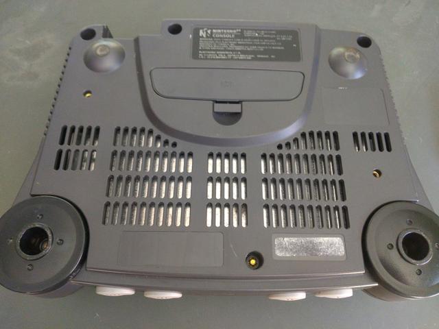 Nintendo 64 Console + 2 jogos originais + cabo av - Foto 2