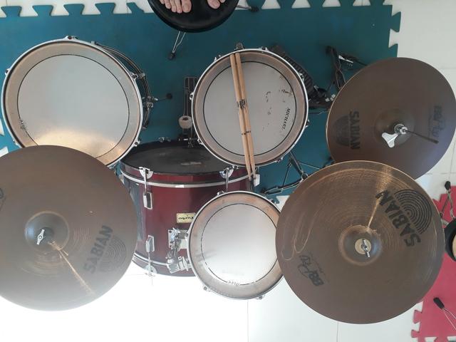 Bateria Completa com pratos e pedestais - Foto 2