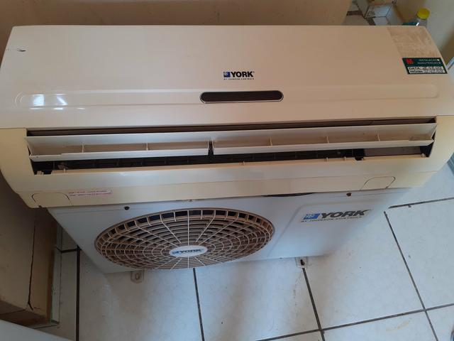 Central de ar 12 mil btus em perfeito estado! gela muito bem 750 reais meu whats - Foto 4