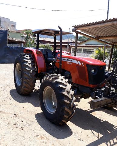 Trator MF 4x4