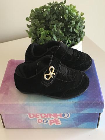 Tênis preto menina