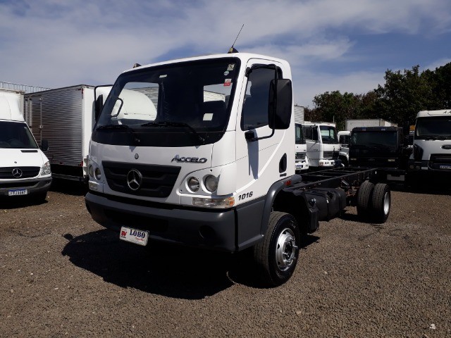 MB ACCELO 1016