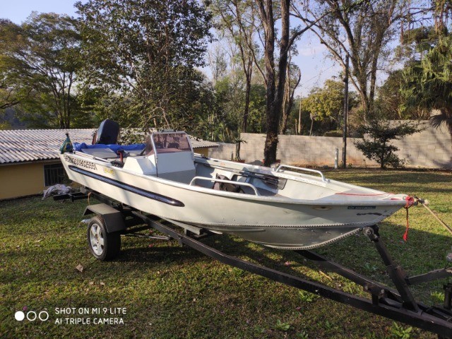 Lancha Levefort CLX 5.0 com motor mercury 40hp com power trim