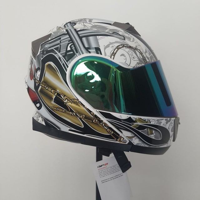 Capacete df2 robocoop com duas viseiras uma transparente e outra camaleão -  Motos - Jardim Bela Vista, Guarulhos 992982694 | OLX
