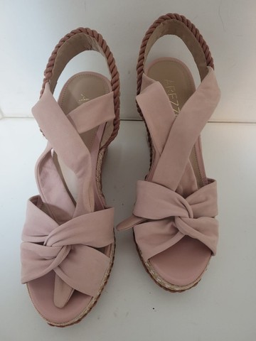 Sapato (Arezzo) Novo Salto Alto bege - Roupas e calçados - Cristo Rei,  Curitiba 998932206 | OLX