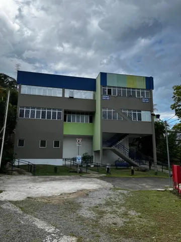 Auditório e salas e salões. Aulas, cursos, palestras. 