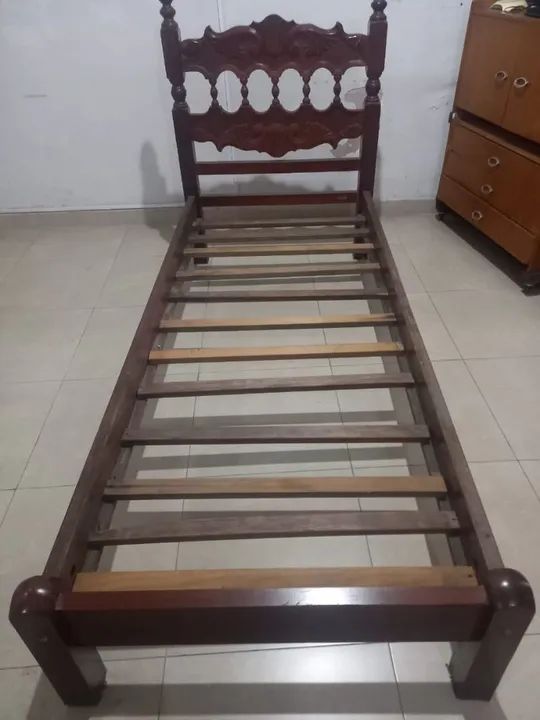Cama de Solteiro em Madeira Maciça Embuia
