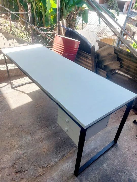 Mesa reta com gaveta  - Foto 2