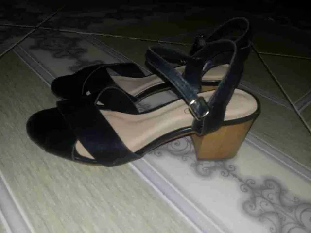 Uma linda sandalia arezzo 35