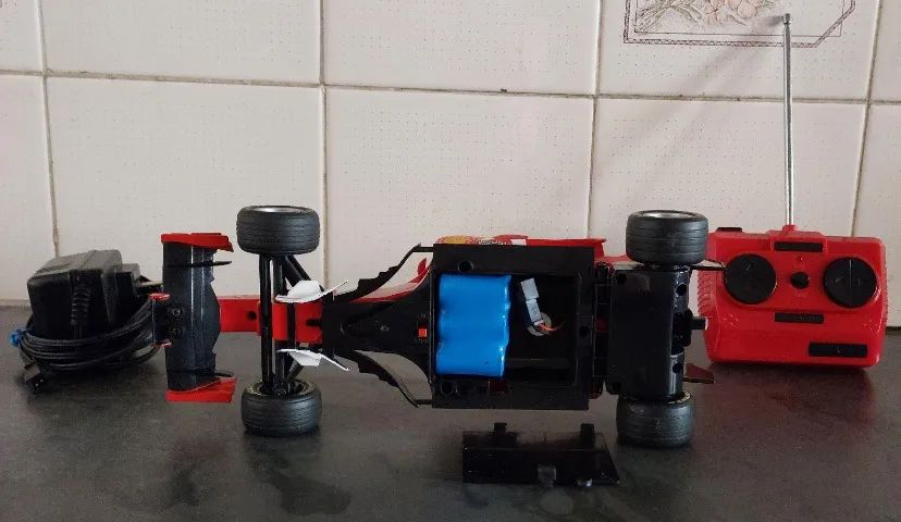 Ferrari F2005 ラジコンカー　ジャンク Ferrari F2005 da Mjx Rc Technic-Controle Remoto e Carregador