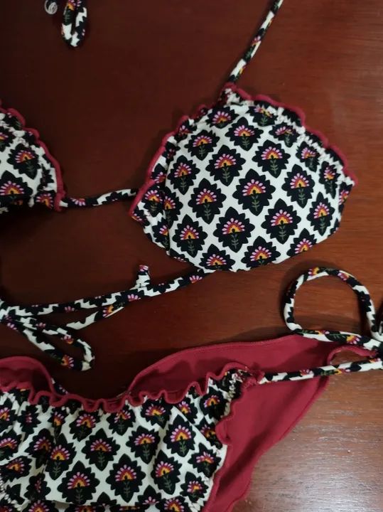 Conjunto de biquíni preto e vermelho com bojo  - Foto 3