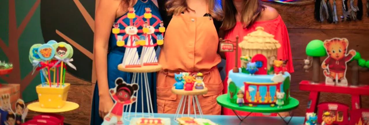 Displays para decoração de festa infantil tema ?Daniel, o tigre? 