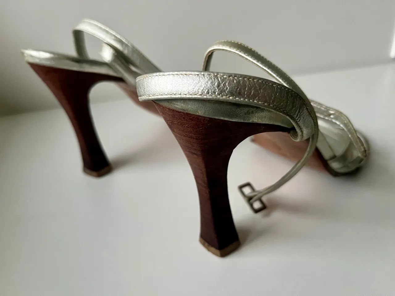 Sandália couro prata - Foto 4