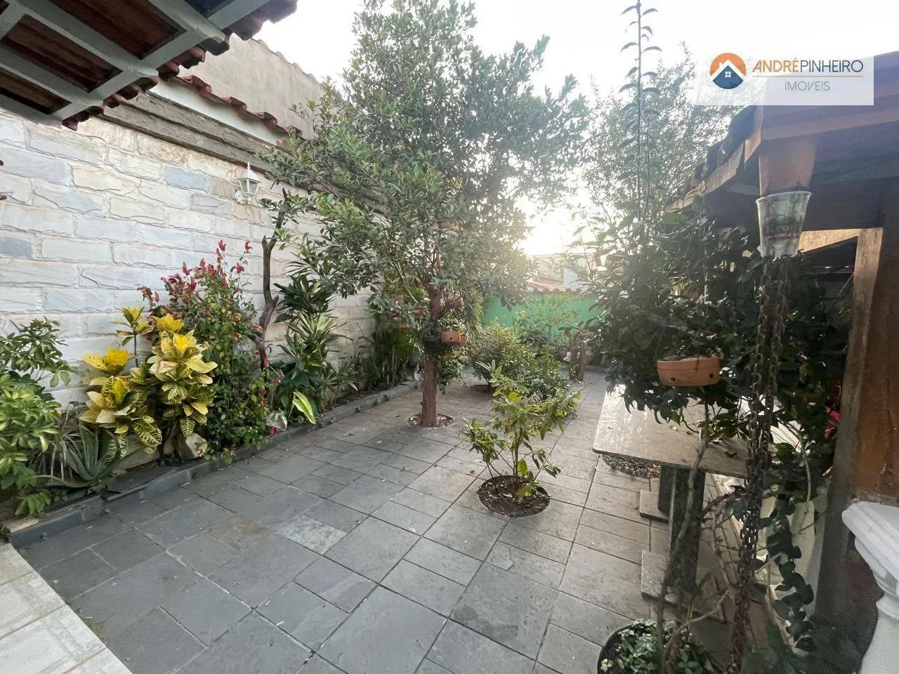 Casa com 4 quartos e 02 suites à venda, 291 m² por R$ 1.160.000 - Planalto - Belo Horizont