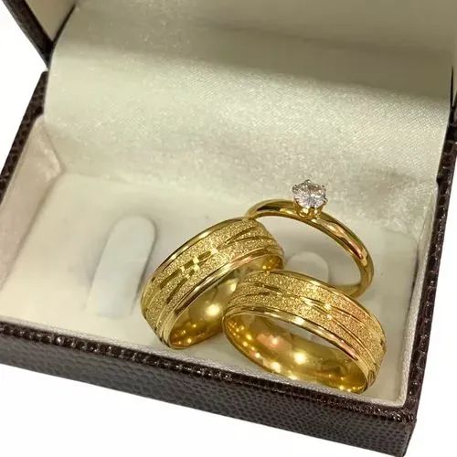 LINDAS ALIANÇAS COM ANEL SOLITÁRIO E CAIXINHA DE BRINDE  - Foto 2