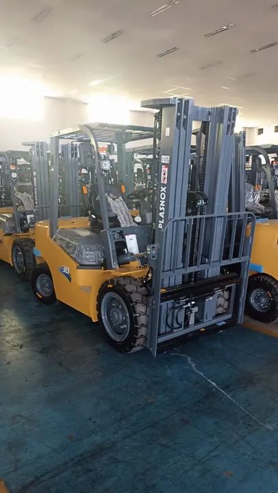 Empilhadeira Plasnox Cabinada| Nova| 3.000kg| Diesel | Torre 3mts