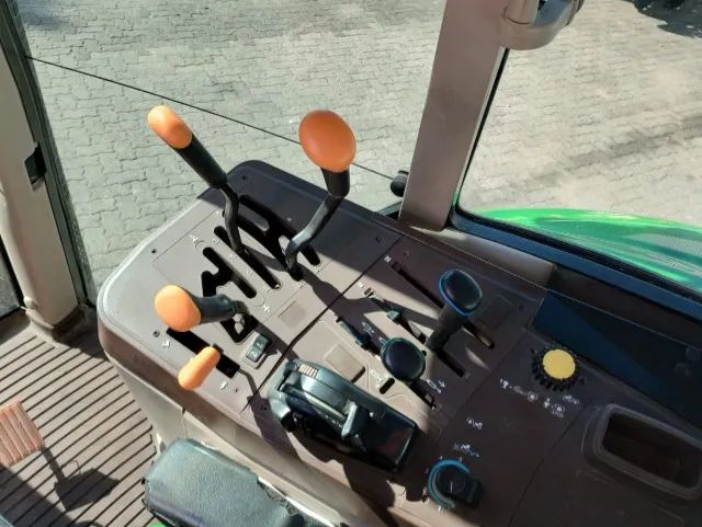 John Deere 6145J 4x4 cabinado ano 2013 - Foto 2