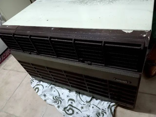 Ar Condicionado de Janela Consul 10.000 BTUS. GELA BEM . É Ar Condicionado FRIO e QUENTE