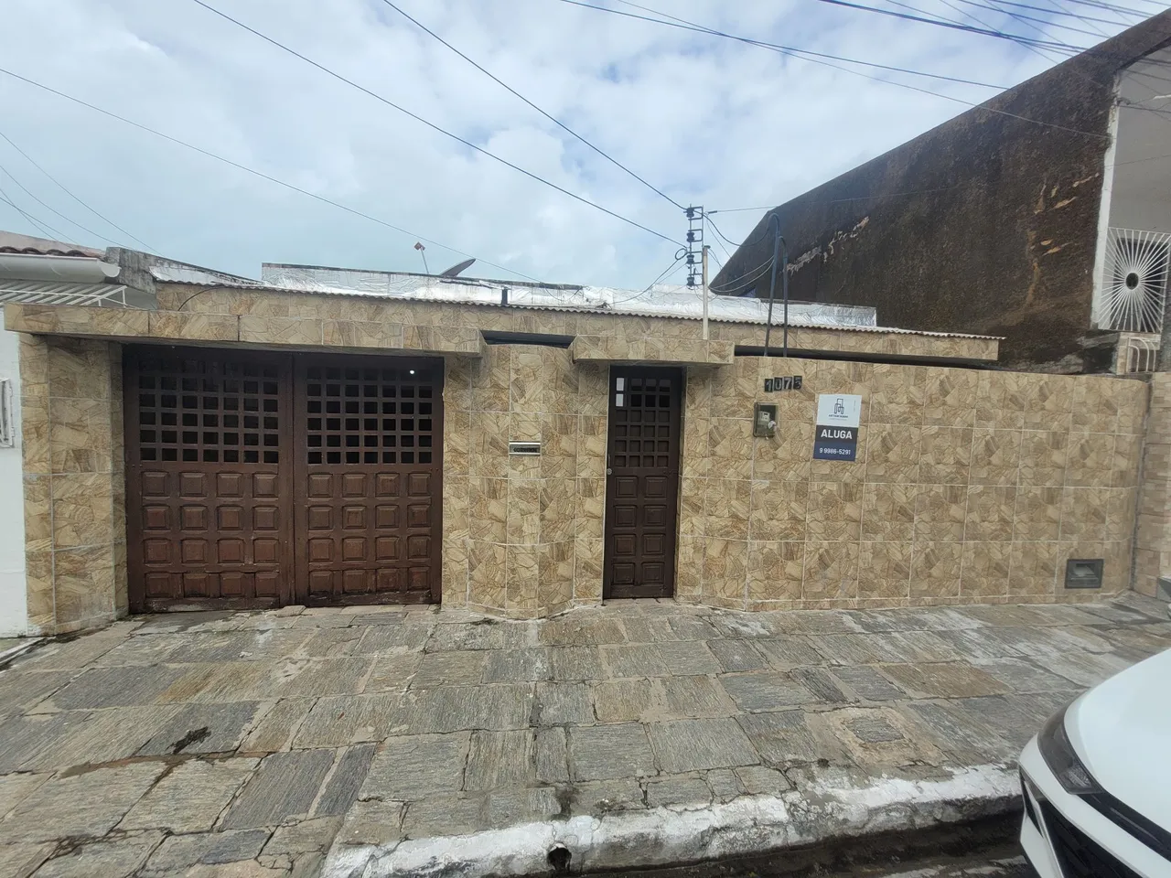 ALUGO CASA NA JATIUCA NA AV.PAULO FALCÃO PARA USO RESIDENCIAL R$:3.300
