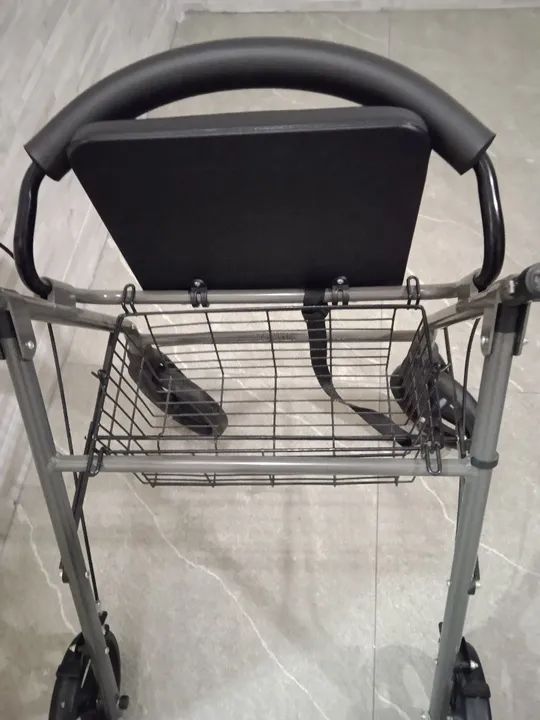 Andador com assento e cesta - Foto 3