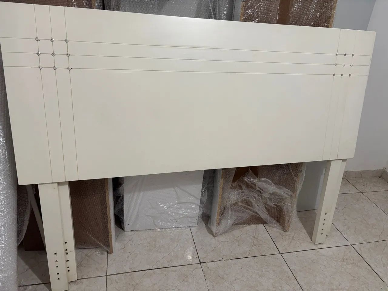 Cabeceira de Cama Branca Moderna - Foto 2
