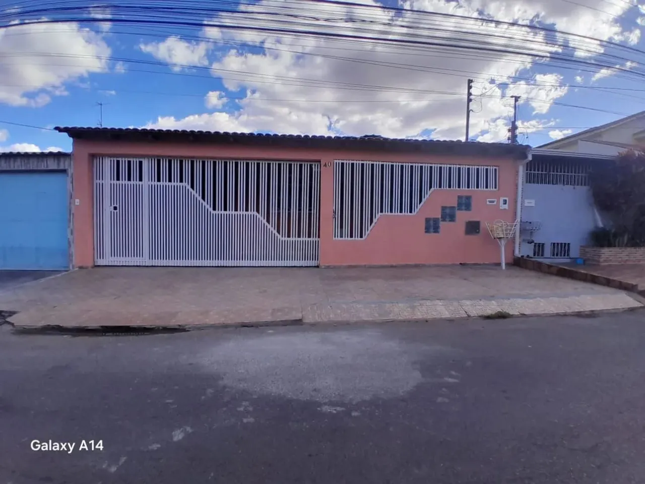 Ótima oportunidade! Casa frente e fundos no mesmo lote!