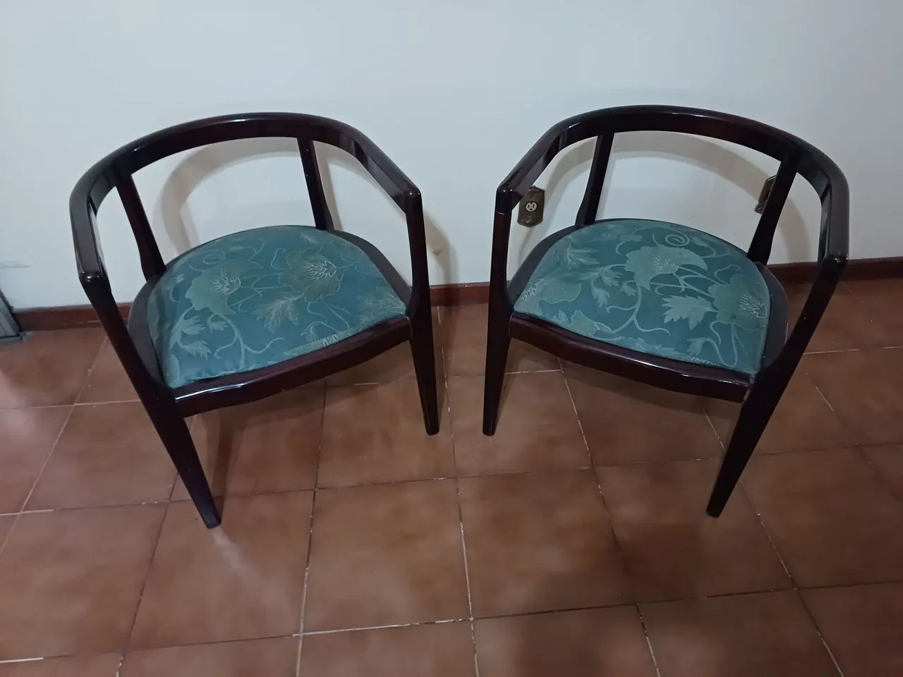 Par de Cadeiras Clássicas com Assento Estampado